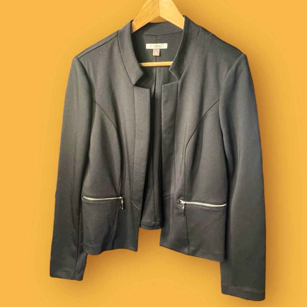 “Rozali Black Jacket 90s 90210 Vibes, Zipper Pockets, Perfect with Denim & Boots